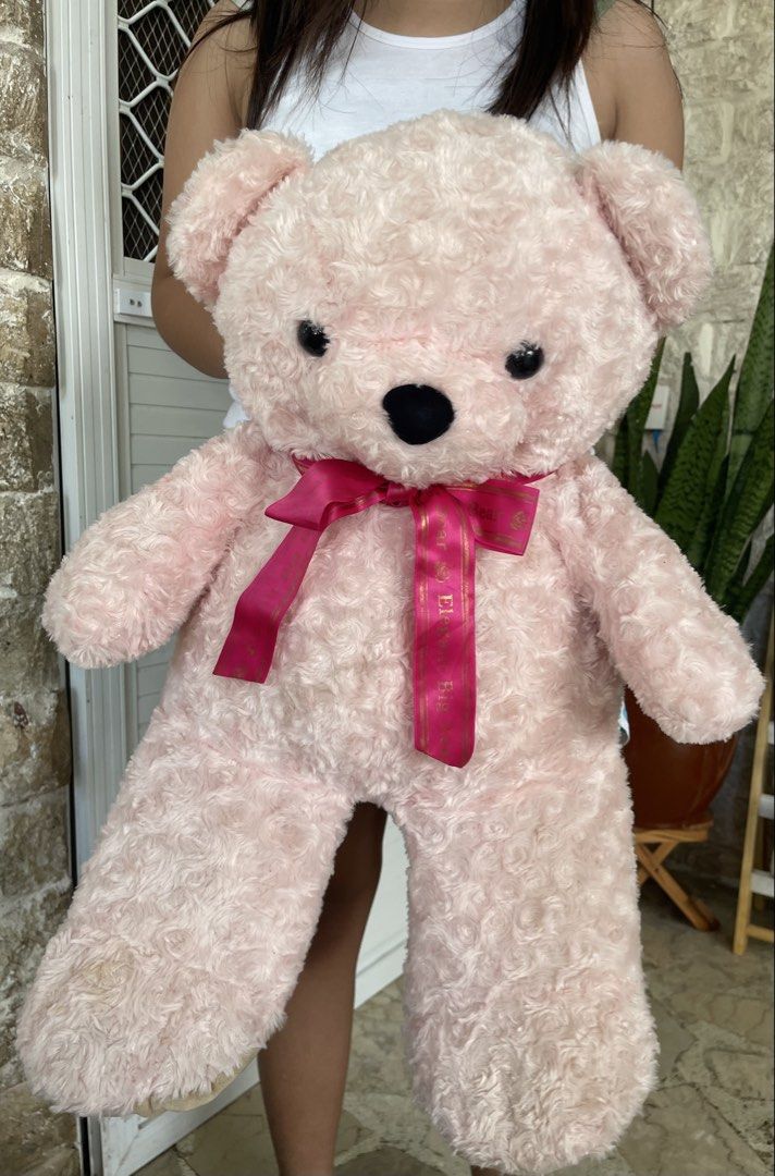 large light pink textured plush teddy bear 25inches (Category: Plushies & Soft Toys) located in San Fernando. Submitted by dntjapansurpluselyu (Listing ID 1469888123, Image 1). Description: .