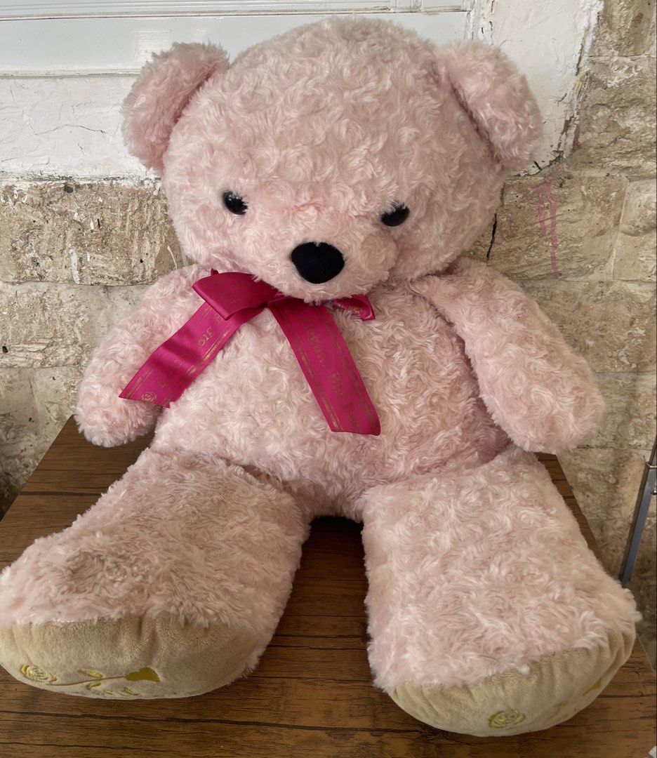large, light pink textured plush teddy bear 25inches (Category: Plushies & Soft Toys) located in San Fernando. Submitted by japansurpluselyu (Listing ID 1469892304, Image 2). Description: .