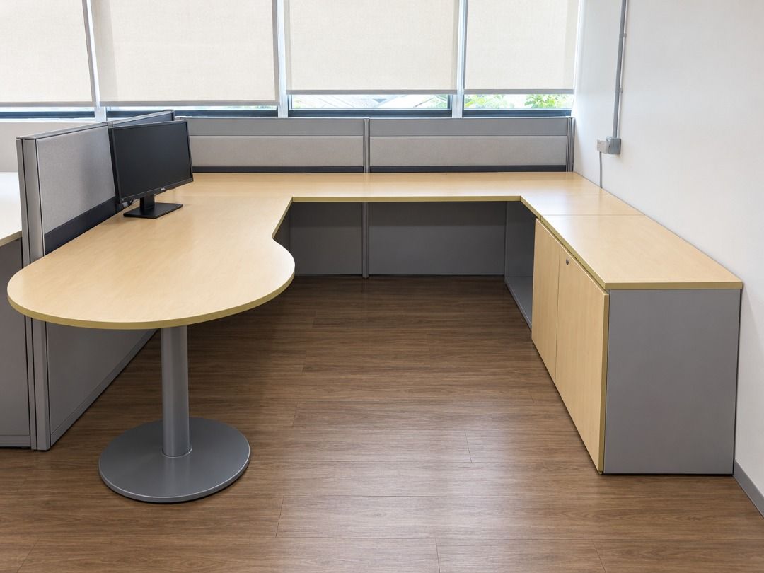 Large U-shaped Office Desk Workstation with Storage and Privacy Panels ...
