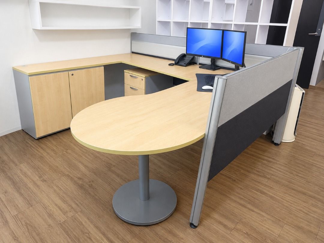 Large U-shaped Office Desk Workstation with Storage and Privacy Panels ...