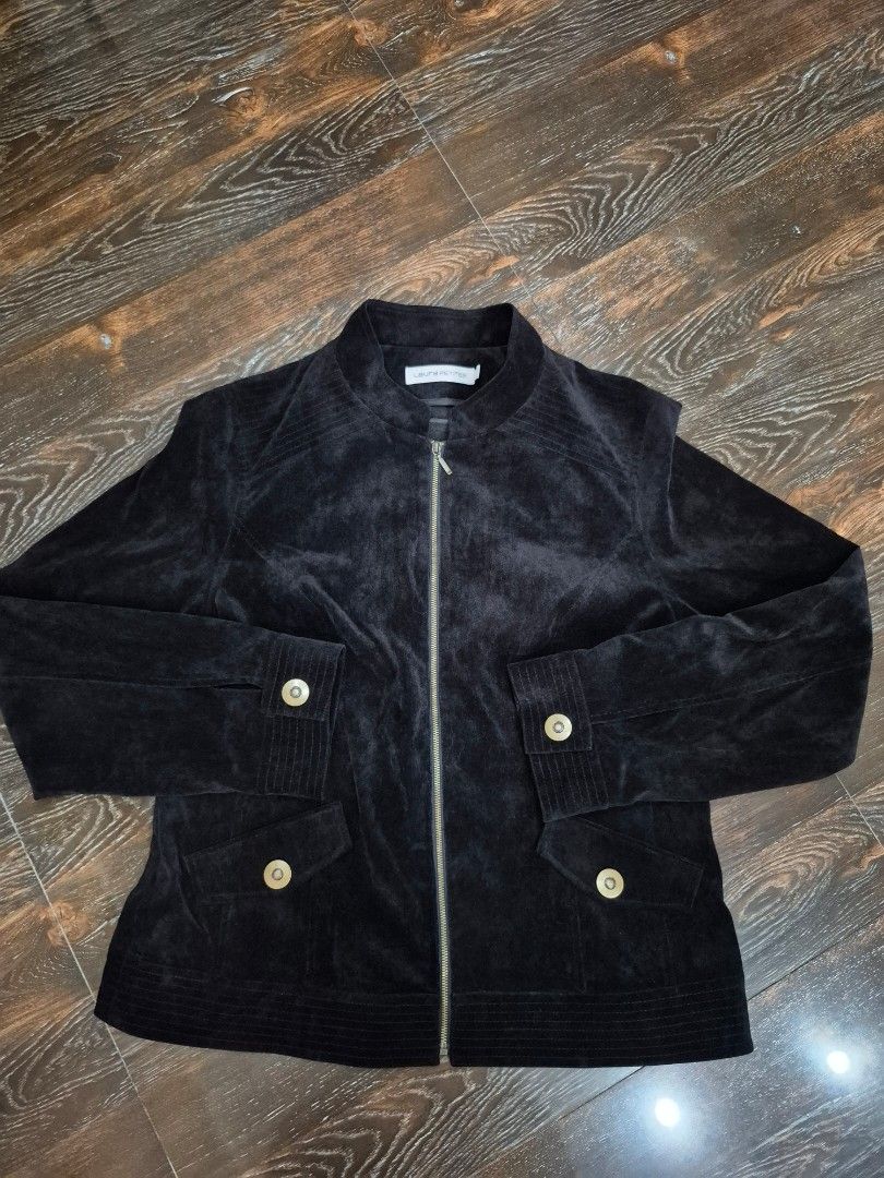 Laura Petites Jacket (Category: Coats, Jackets and Outerwear) located in Santa Cruz. Submitted by deenem (Listing ID 1469768902, Image 2). Description: Like New😍👌 No flaws👌 Size 8 on Tag Can fit M-L Asian (Measurements laid flat in inches) Bust:19.5 Armhole:9.5 Lenght: 23.