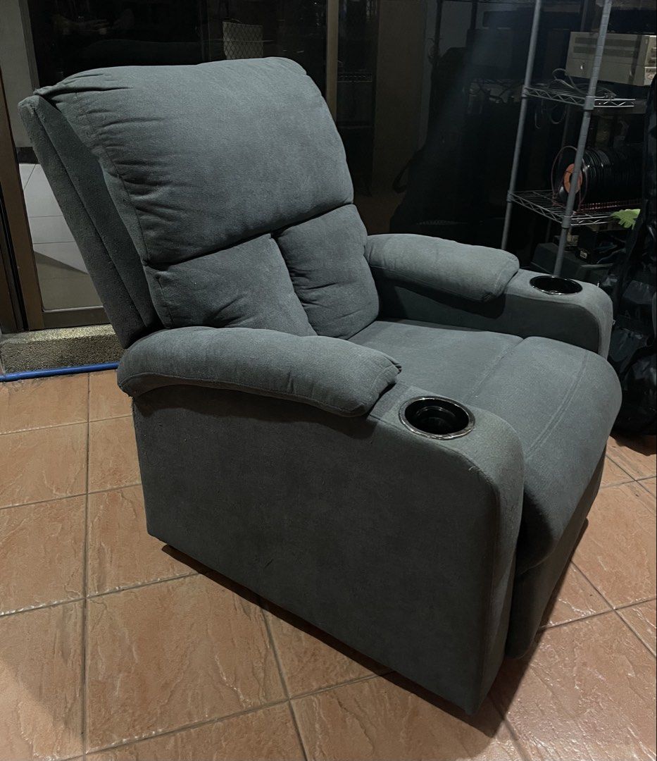 Lazy Boy Sofa (Category: Sofas) located in Quezon City. Submitted by rondignasen (Listing ID 1469863358, Image 2). Description: FOR SALE! Lazy Boy Sofa (single) Cotton fabric (easy to clean) Reclining function working well Item is located in Sampaloc, Manila Pick-up at office or lalamove delivery to your place Payment thru Gcash.