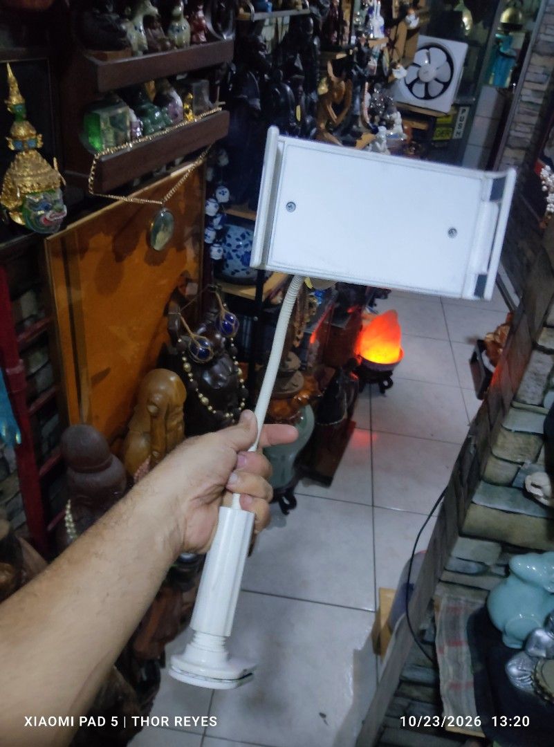Lazypod: Gooseneck Cellphone Holder (Category: Mounts & Holders) located in Valenzuela. Submitted by mighthor0526 (Listing ID 1469803654, Image 2). Description: From Japan Slightly used Payment thru Gcash or Abono by Lalamove rider Delivery by rider or shipping will be shouldered by the buyer Pm me if interested .