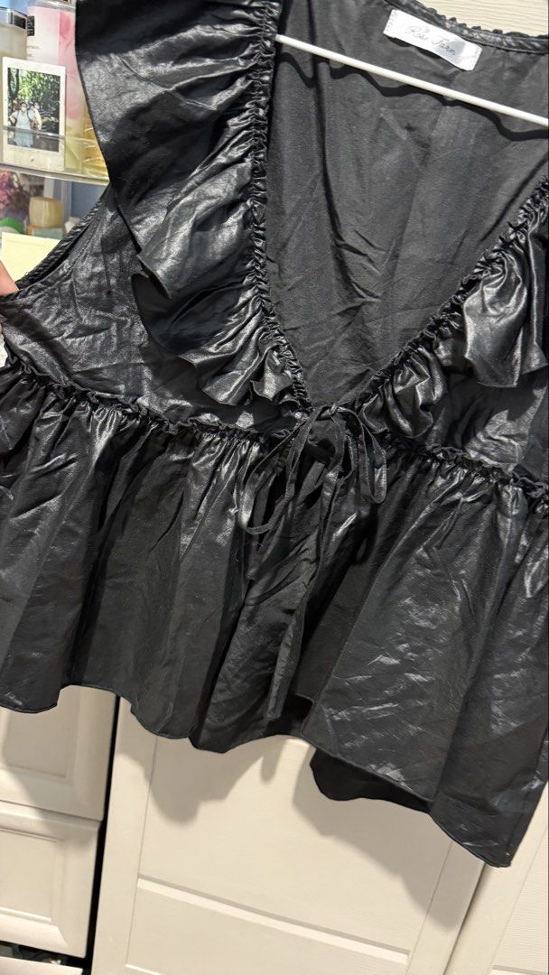 Leather Coquette Top (Category: Blouses) located in Quezon City. Submitted by dinesaur (Listing ID 1469930422, Image 2). Description: .