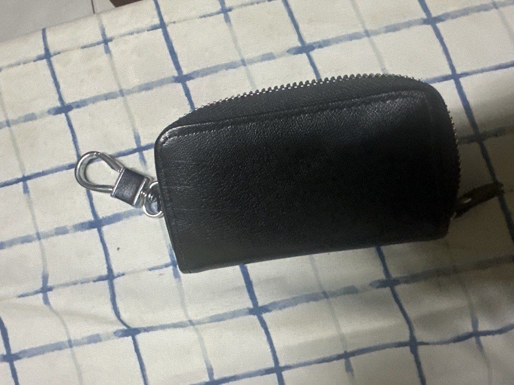 Leather Key case (Category: Wallets & Card Holders) located in Antipolo. Submitted by queens.collections (Listing ID 1469870904, Image 2). Description: .