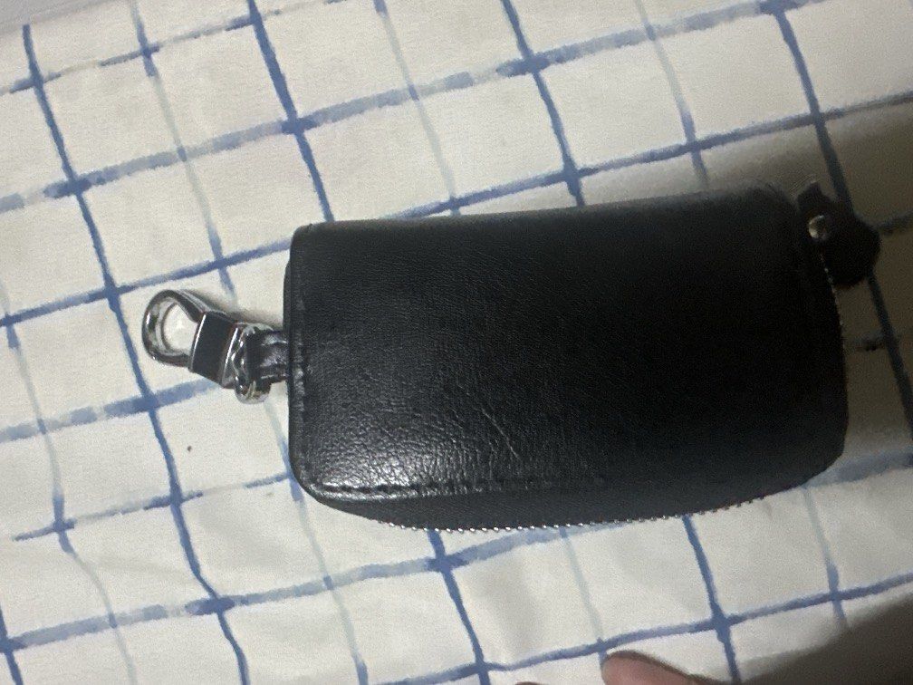 Leather Key case (Category: Wallets & Card Holders) located in Antipolo. Submitted by queens.collections (Listing ID 1469870904, Image 3). Description: .