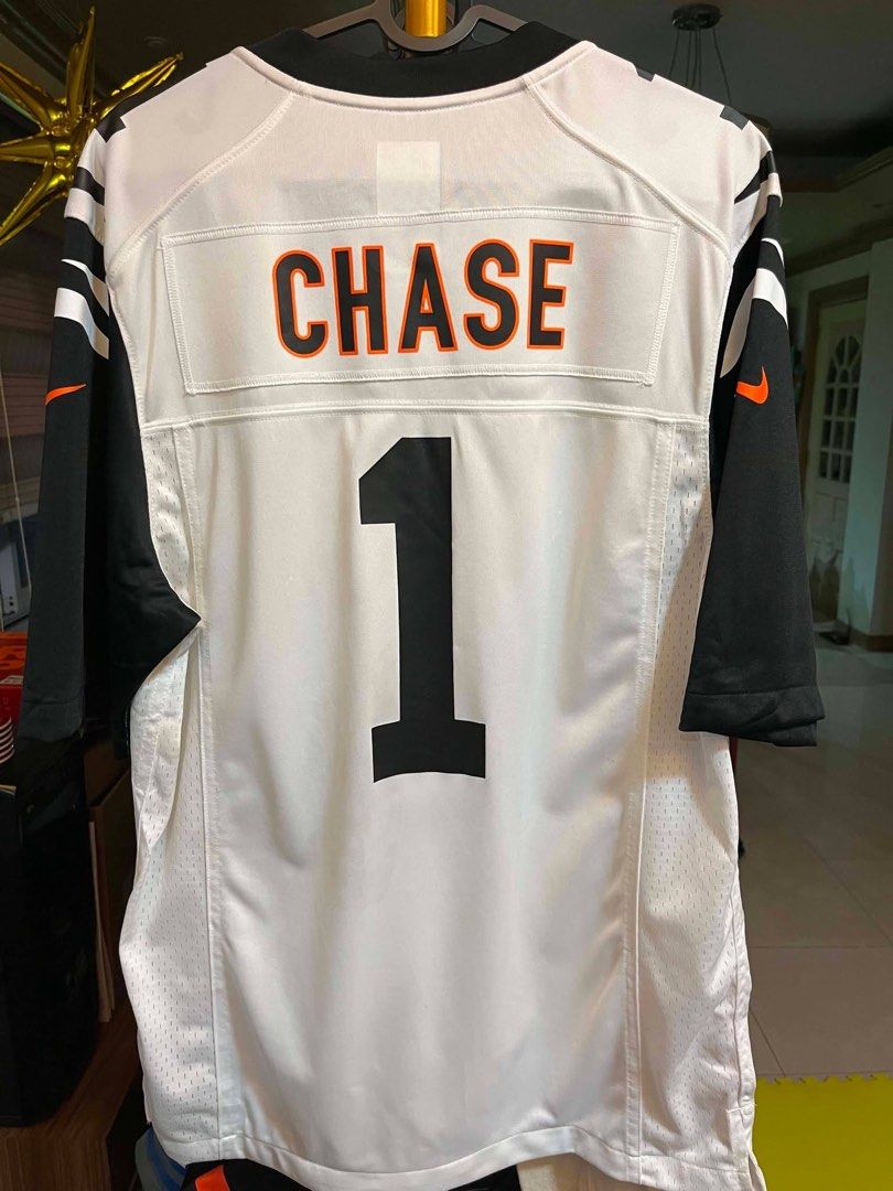 Legit NFL Bengals Jersey (Category: Activewear) located in Santa Rosa. Submitted by shojiab (Listing ID 1469864460, Image 2). Description: Issue: Faded number and tiger print.