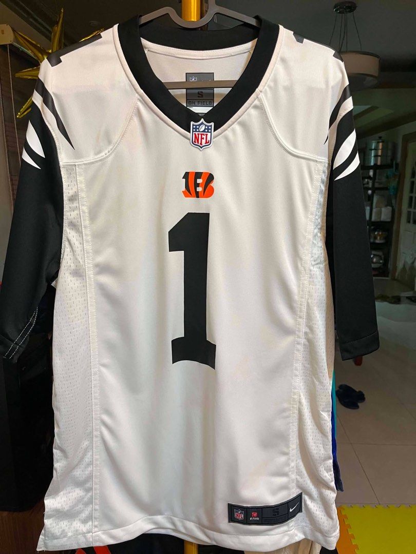 Legit NFL Bengals Jersey (Category: Activewear) located in Santa Rosa. Submitted by shojiab (Listing ID 1469864460, Image 1). Description: Issue: Faded number and tiger print.
