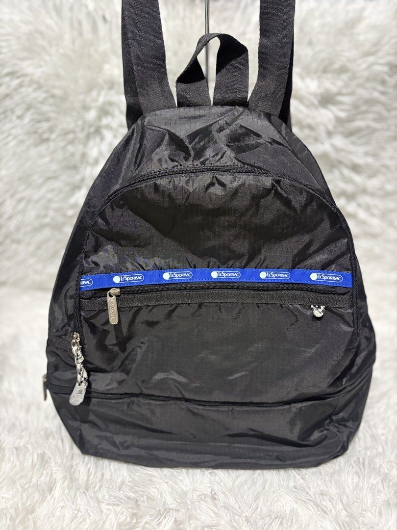Lesportsac (Category: Backpacks) located in Baguio. Submitted by rheaanne07 (Listing ID 1469883567, Image 2). Description: Lesportsac nylon backpack Light weight Expandable ₱880 Like new orig.