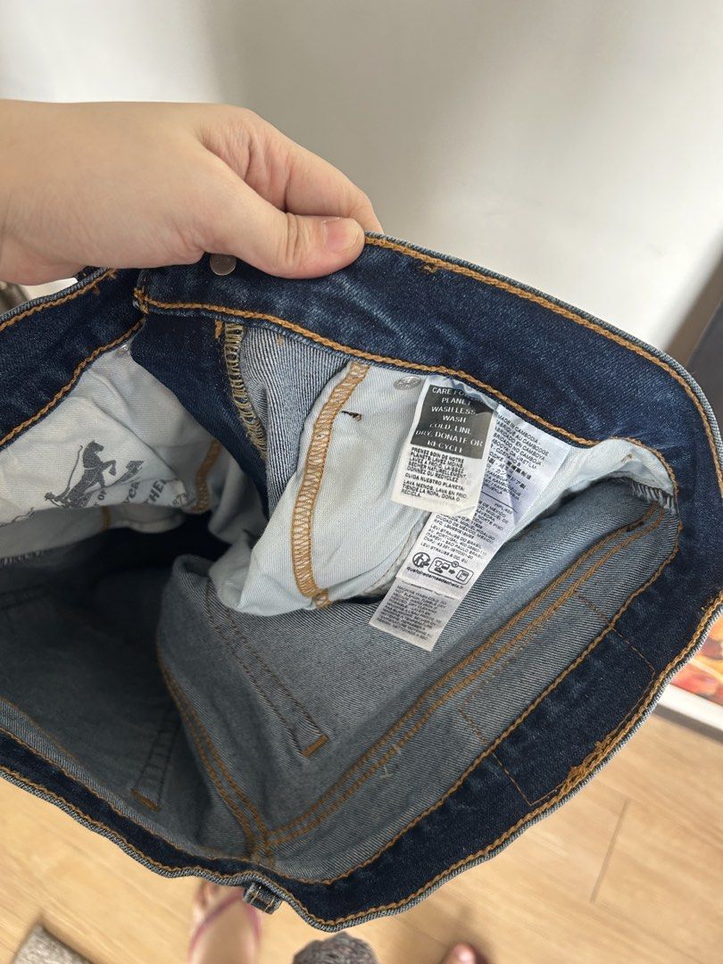 LEVIS (Category: Jeans) located in Manila. Submitted by shaun_diaz (Listing ID 1469810309, Image 3). Description: .