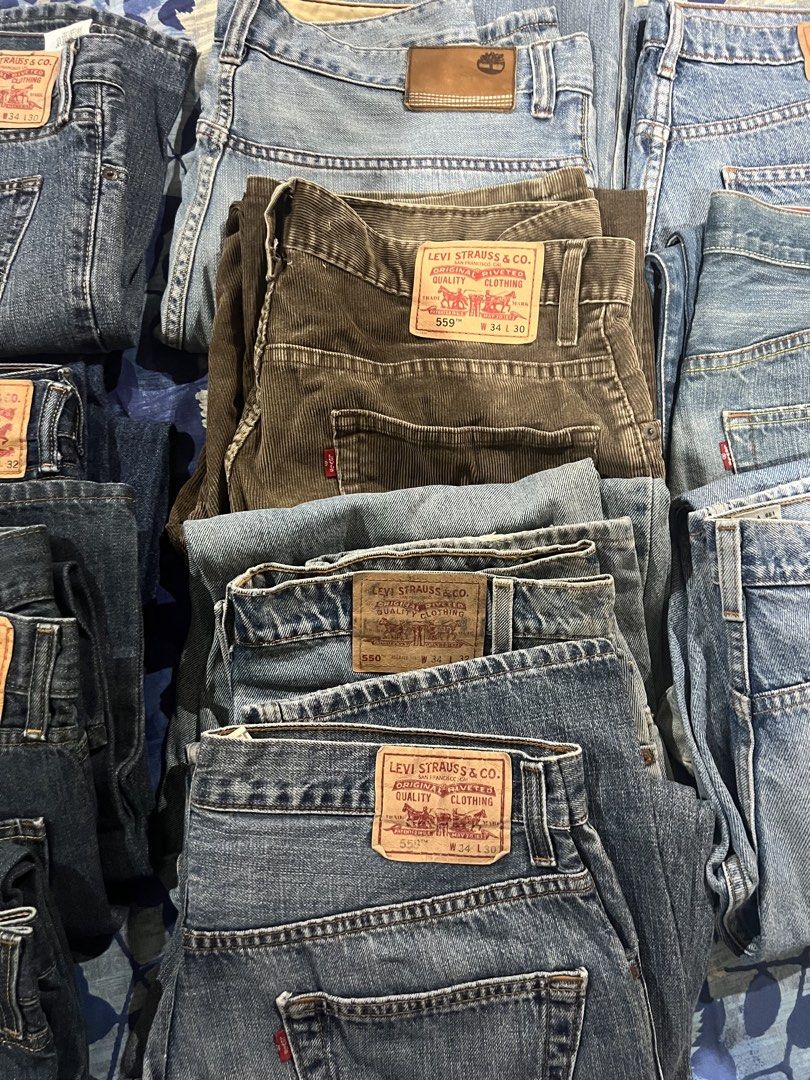 Levi’s mura lang kasi rush (Category: Jeans) located in Nabua. Submitted by greenfreak28931 (Listing ID 1469879163, Image 3). Description: Levi’s pants- lahat good condi yung iba excellent condition pa. Types: Straight cut Boot cut Relaxed fit Timberland-excellent condition like new. 100% authentic. Hindi ukay pre-loved from u.s. Pm lang at i screenshot kung alin diyan ang i-inquire niyo mga bro thanks..