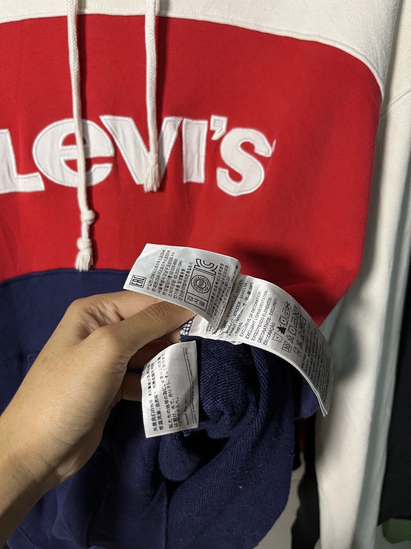 LEVIS (Category: Announcements) located in Lipa City. Submitted by nadssy.141 (Listing ID 1469928875, Image 3). Description: LEVIS🔥(embroidered) Size M to L (22x26) Complete tags As New Condition NO ISSUE (just washable stain) 10/10 color rate.