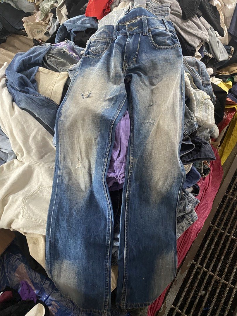 Levi’s 504 Straight cut W28 L32 (Category: Jeans) located in Iloilo. Submitted by thriftxside (Listing ID 1469943601, Image 1). Description: .