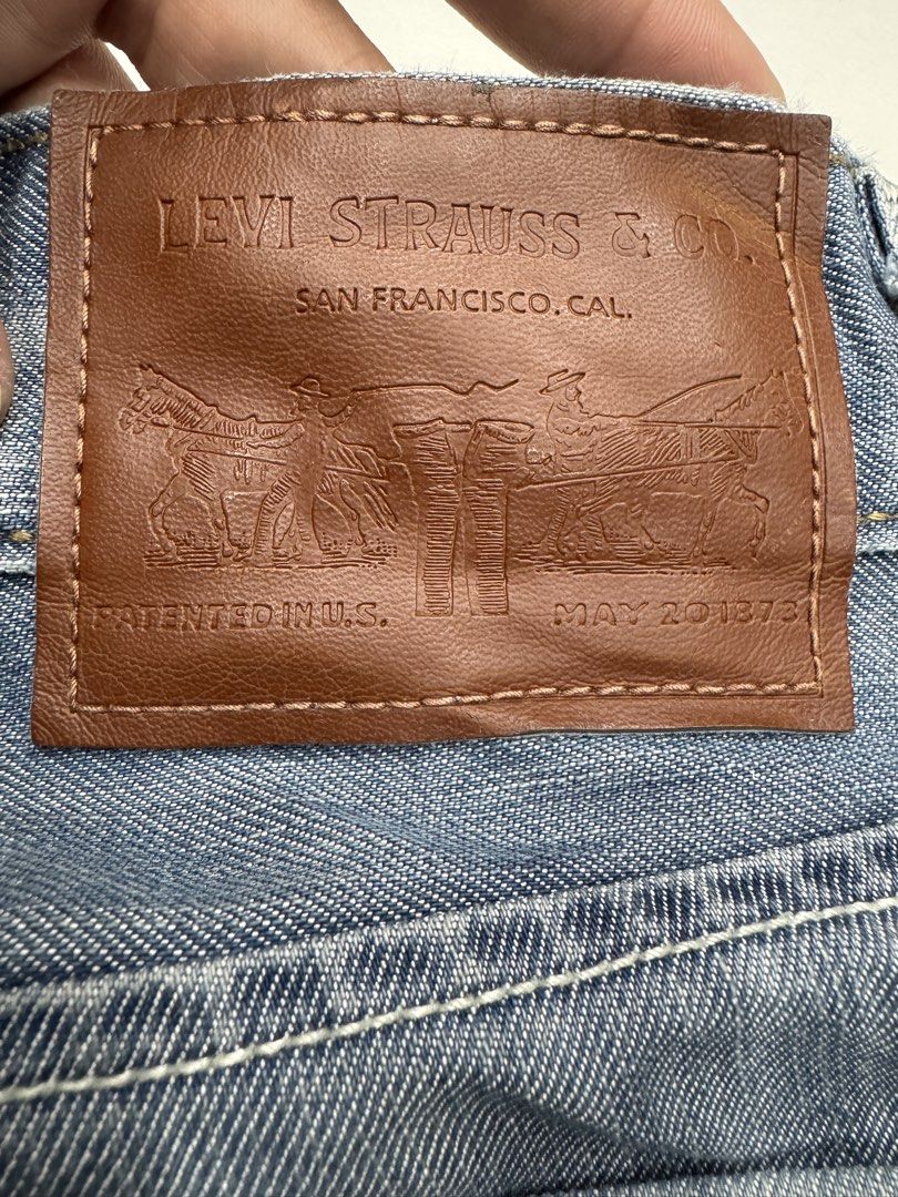 Levi's 514 Slim Straight Denim Jeans (Category: Jeans) located in Bustos. Submitted by thenlnclot60500 (Listing ID 1469874363, Image 3). Description: - Brand: Levi's 514 - Fit: Slim straight leg - Color: Classic mid-blue wash - Closure: Button fly with belt loops - Pockets: Standard front pockets and unique button-flap back pockets - Details: Signature leather patch on the back waistband - Condition: Great everyday wear.