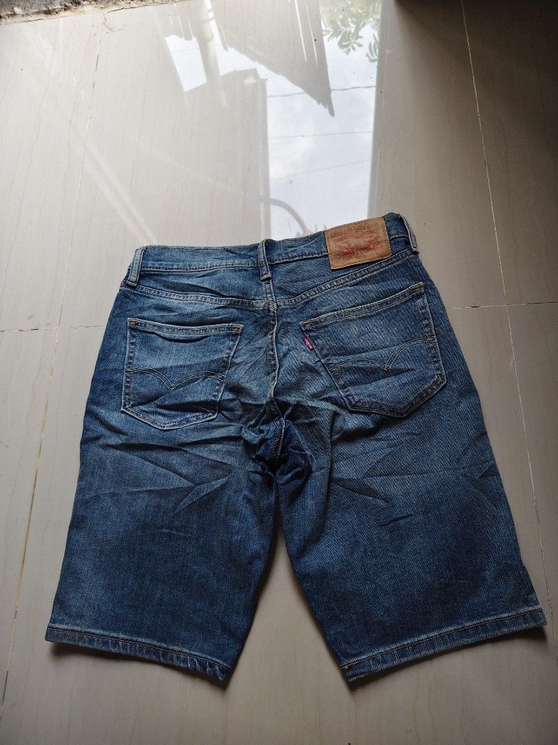 Levi's 541 Short (Category: Shorts) located in Iloilo. Submitted by branded-boy0422_16 (Listing ID 1469796232, Image 2). Description: Actual Size W: 29-30 L: 19 1/2 Excellent to as new Need washed only no issue.