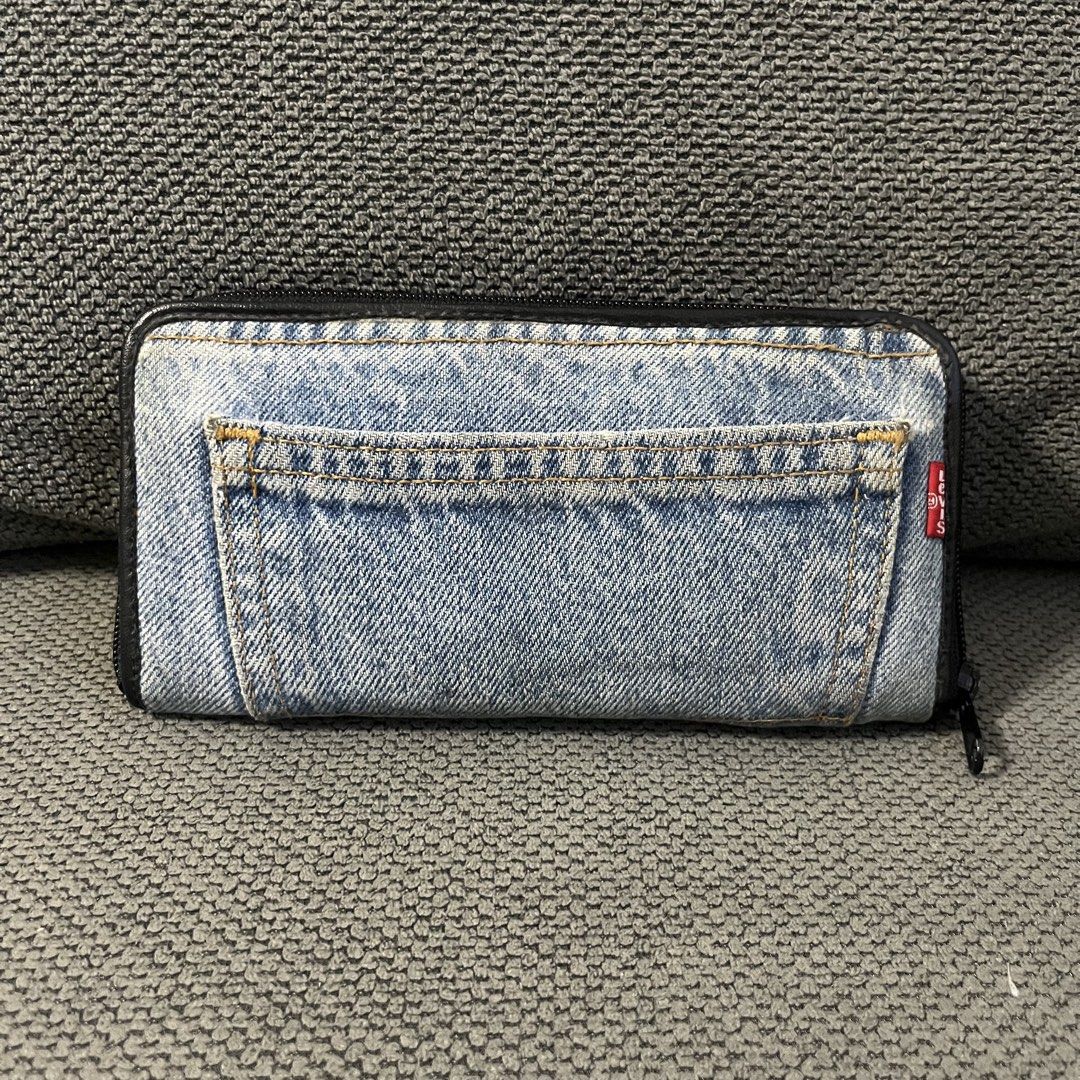 Levis Blue Denim Pants Style Long Wallet (Category: Wallets & Card holders) located in Silang. Submitted by f4iry4rch1ve (Listing ID 1469864432, Image 1). Description: Levis Blue Denim Pants Style Long Wallet 400 php+ sf Dimensions: view the pictures above -from Japan - actual photos Note: Colors may vary due to lighting Please message me for shipping and payment method....