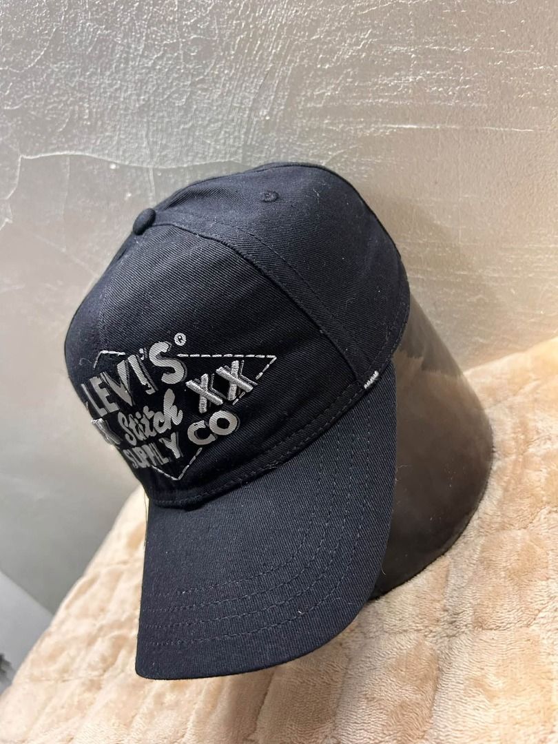 LEVI's DADHAT (Category: Caps & Hats) located in Caloocan City. Submitted by vntgxlocalsph (Listing ID 1469910302, Image 3). Description: NO ISSUE.