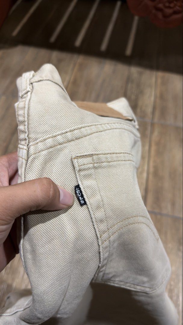 LEVIS KHAKI PANTS (Category: Jeans) located in Manila. Submitted by urban-vintage_2 (Listing ID 1469864537, Image 2). Description: ISSUE: NONE (NEED WASH) MOP :GCASH (NO COD) SHIP VIA: LALAMOVE & J&T LOCATION: PASIG CITY LENGTH: 41 HEM : 8 WIDTH : 34 .
