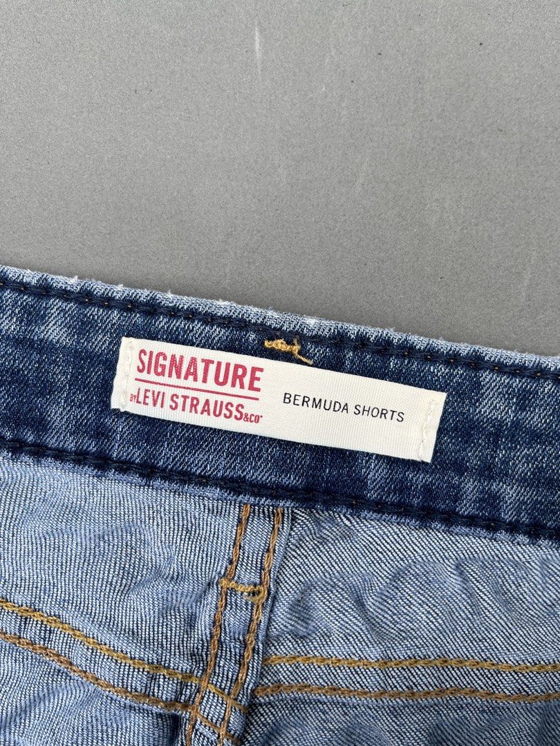LEVI’S SIGNATURE DENIM SHORT (Category: Shorts) located in Quezon City. Submitted by kentstuff (Listing ID 1469905273, Image 3). Description: LEVI’S Waist: 32-36 Length: 19 Leg opening: 9.5 Condition: Excellent CR: 9/10 Issue: ❌ DISCLAIMER: This is a thrifted item. All brands, logos, and trademarks belong to their rightful owners. We’re here to rehome great pieces — no brand affiliation intended.