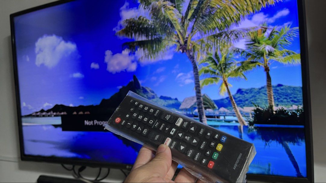 LG Smart TV with Remote Control - Sira (Category: TV) located in Rizal. Submitted by Shortlisted (Listing ID 1469897312, Image 3). Description: - Brand/Model: LG Smart TV - Condition: Sira yung LCD. Yung kalahati madilim. - Availability: Ready for pickup - Nego.