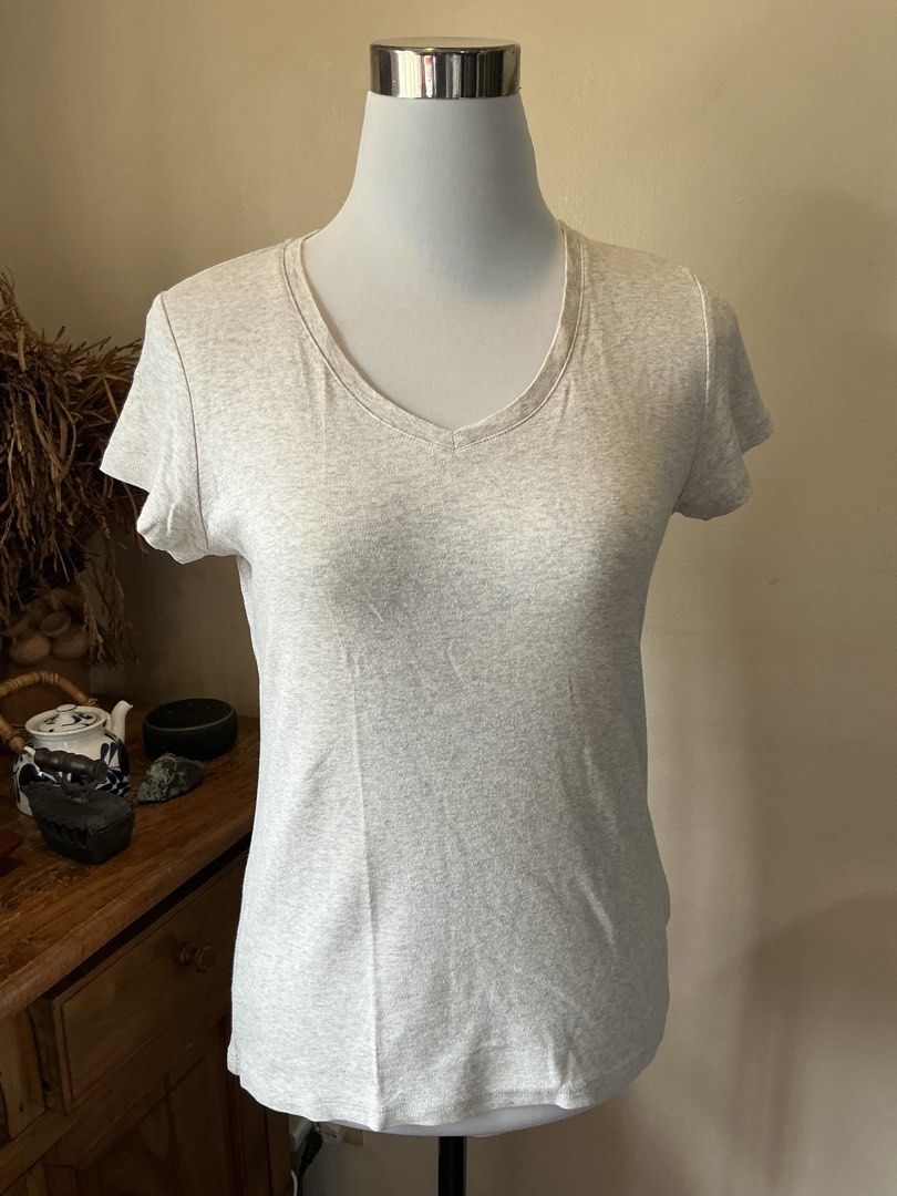 Light Grey Short-sleeve V-neck Tshirt (Category: Shirts) located in Quezon City. Submitted by shopabilitymnl (Listing ID 1469804298, Image 2). Description: Size: xs-small.