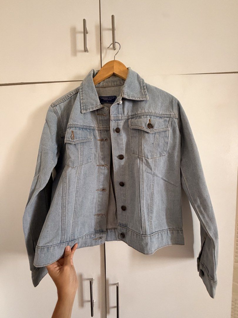 Light Wash Denim Jacket Size L (Category: Coats, Jackets and Outerwear) located in Marikina City. Submitted by _bananahanaa (Listing ID 1469803578, Image 2). Description: - Brand: Cross Jeans - Size: Large, fits small-medium - Color/Wash: Light blue - Design: Classic button-up front with dark brown buttons - Pockets: Two chest pockets with button flaps - Material: Sturdy denim, ideal for layering in cooler weather.