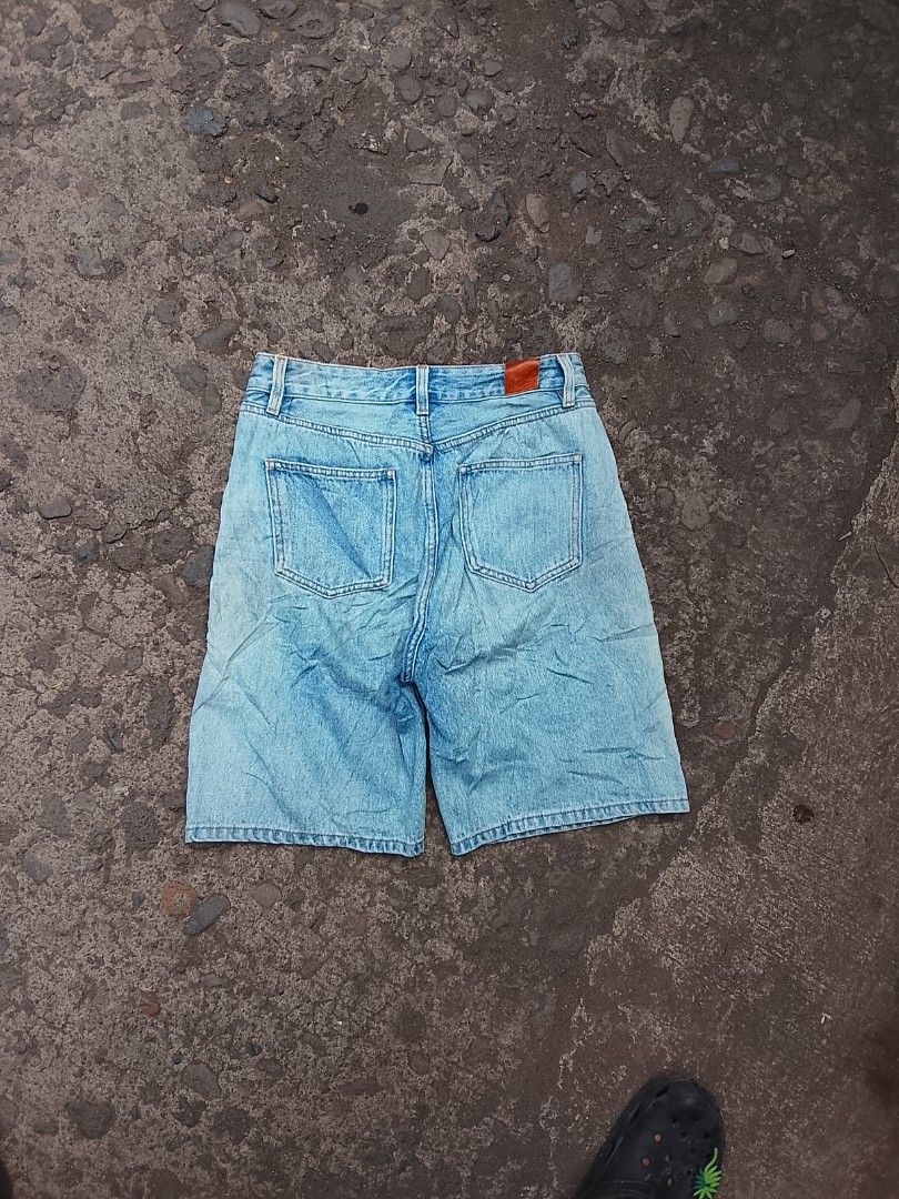 Light wash denim jorts (Category: Shorts) located in Salay. Submitted by kenzmisael55555 (Listing ID 1469791383, Image 2). Description: RANDOM DENIM JORTS Waist: 32 Length: 21.5 Hem: 10.5 NEED WASH‼️‼️‼️ GOODCONDITION‼️‼️GANDA NITO SA PERSONAL‼️‼️‼️ PM PM PM PM PM PM PM PM PM PM PM PM.