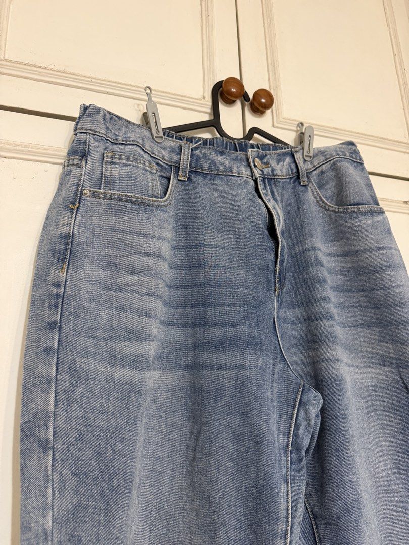 Light wash high-waisted denim jeans (Category: Jeans) located in Rizal. Submitted by rianaht (Listing ID 1469932410, Image 2). Description: - Waist: 18 inches - Length: 39 inches - Light wash blue denim jeans - High-waisted fit with comfortable back elastic waistband - Classic five-pocket design - Versatile straight leg cut - Perfect for everyday casual wear - Easy to pair with basic tees and sweaters 🌸 RFS: Decluttering 🌸 Delivery only to be s