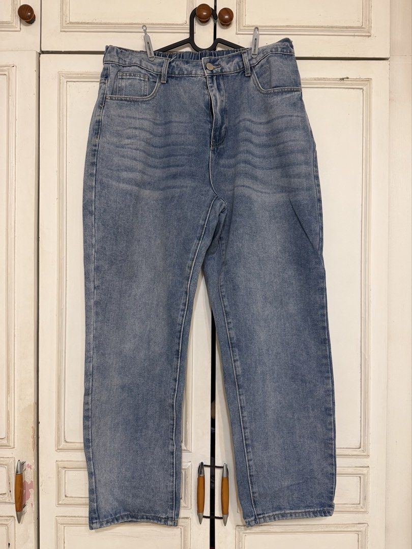 Light wash high-waisted denim jeans (Category: Jeans) located in Rizal. Submitted by rianaht (Listing ID 1469932410, Image 1). Description: - Waist: 18 inches - Length: 39 inches - Light wash blue denim jeans - High-waisted fit with comfortable back elastic waistband - Classic five-pocket design - Versatile straight leg cut - Perfect for everyday casual wear - Easy to pair with basic tees and sweaters 🌸 RFS: Decluttering 🌸 Delivery only to be s