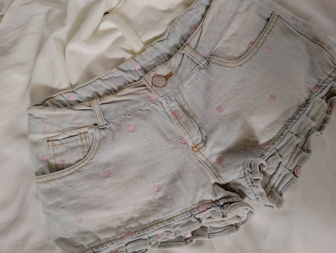 Light wash micro shorts (Category: Shorts) located in Quezon City. Submitted by vanilyuh916 (Listing ID 1469833052, Image 1). Description: Size: 27-28.