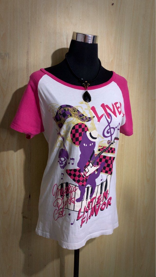 Listen flavor (Category: Shirts) located in Aloran. Submitted by cowskin_927 (Listing ID 1469901387, Image 2). Description: Listen flavor Size medium/l No flaws.