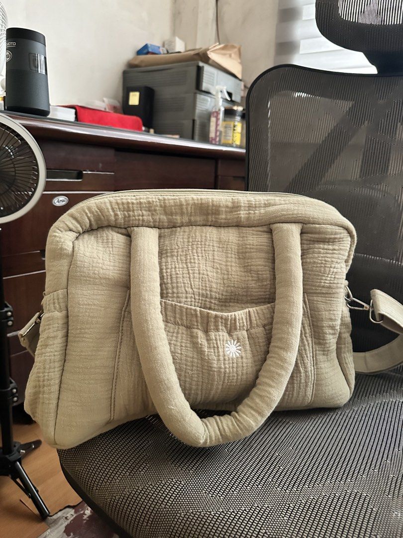 Little Lullaby Cloud Bag - Pickles (Category: Shoulder Bags) located in Manila. Submitted by fukuiii (Listing ID 1469944901, Image 1). Description: - Used once - very good condition - Gcash/Bank transfer - Manila.