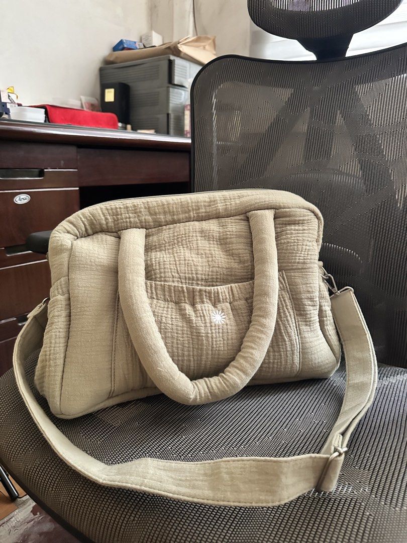 Little Lullaby Cloud Bag - Pickles (Category: Shoulder Bags) located in Manila. Submitted by fukuiii (Listing ID 1469944901, Image 3). Description: - Used once - very good condition - Gcash/Bank transfer - Manila.