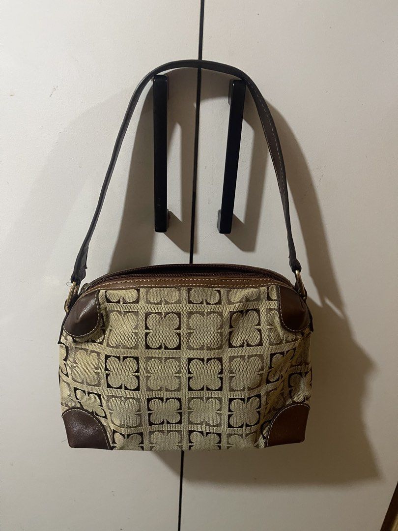 Liz Clairborne kili bag (Category: Everything Else Others) located in Lucena. Submitted by bestfindsbyellie (Listing ID 1469932849, Image 3). Description: Authentic Liz Clairbone kili bag No issue, minimal signs of use only Can fit pro max or big cp and other essentials very cutesy and vintage-looking kili bag, Y2K vibe 600 only fixed plus sf selling low shipping via J&T location: Lucena.