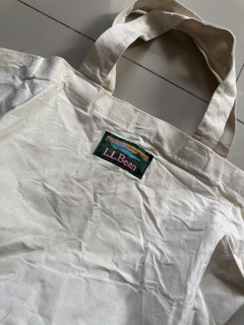 L.L Bean tote bag (Category: Tote Bags) located in Cavite. Submitted by brick.mnl (Listing ID 1469861441, Image 2). Description: Good condition Sign of usage only .