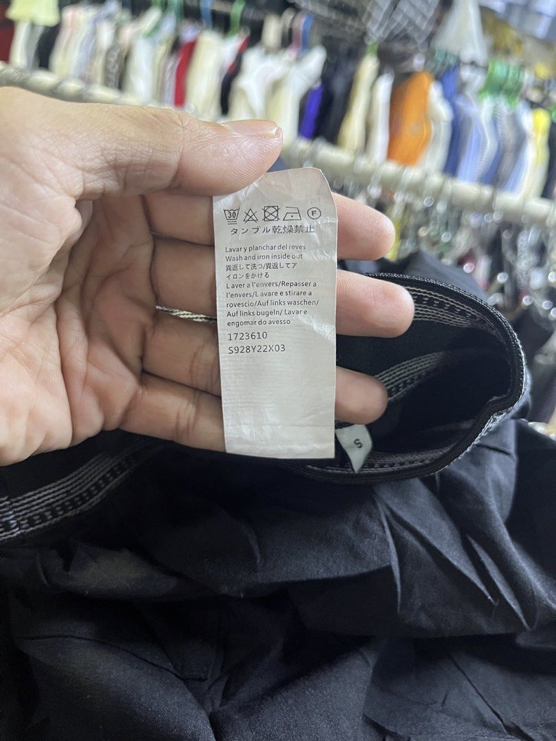 Loewe (Category: Luxury Apparel) located in City of Isabela. Submitted by ibzagga (Listing ID 1469884759, Image 3). Description: Size30.