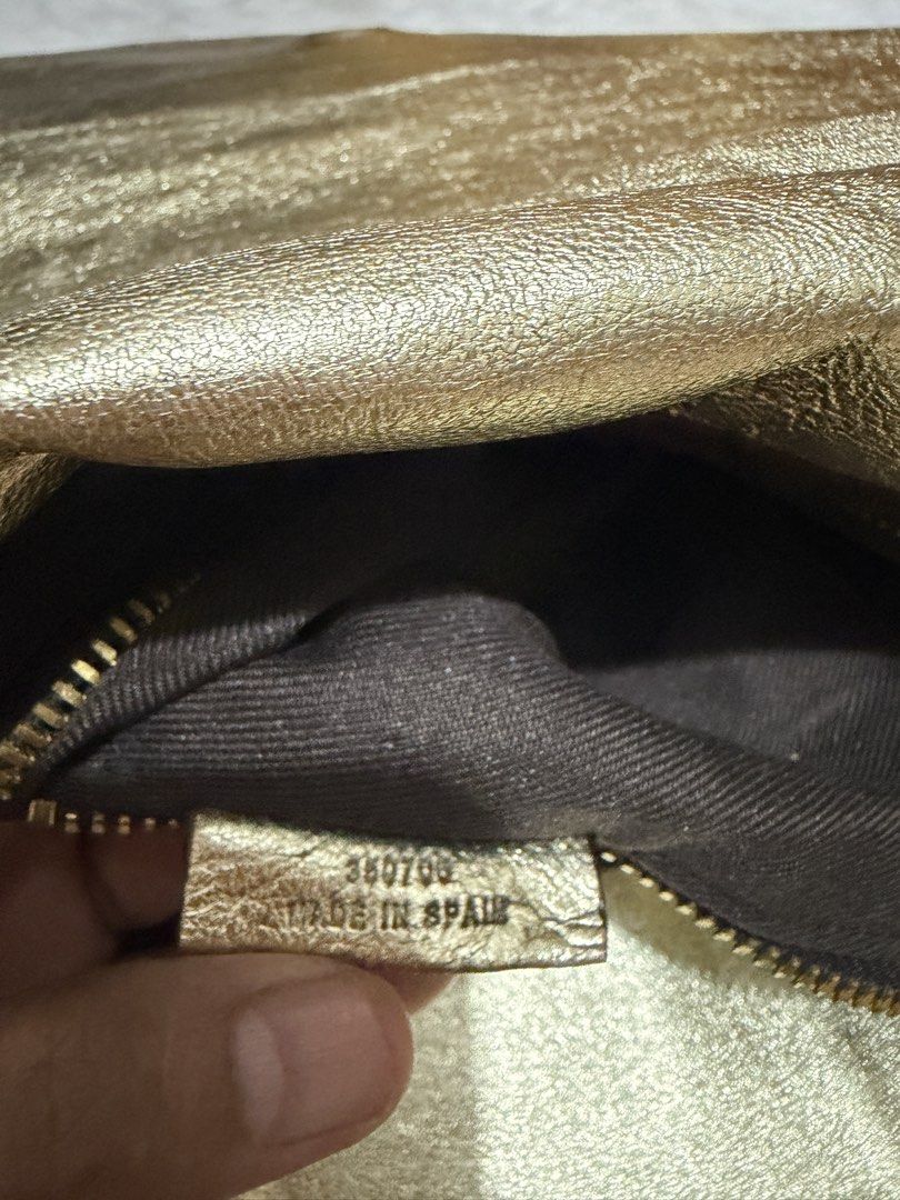 Loewe multicolor Anagram (Category: Luxury Bags & Wallets) located in Calamba. Submitted by angelspetdogs (Listing ID 1469820808, Image 2). Description: Preloved loewe magaan gamitin maid in Spain with code minimal sign of used kc preloved but in good condition .