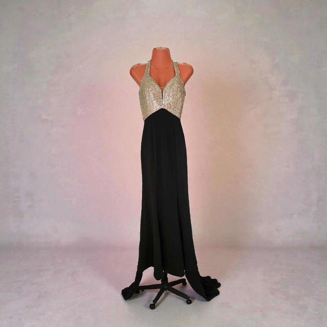Long backless (Category: Evening dresses & gowns) located in Adams. Submitted by chicbelikebyamigas (Listing ID 1469781621, Image 1). Description: brand new free shipping small- semi medium body frames no flaws no when worn photos.