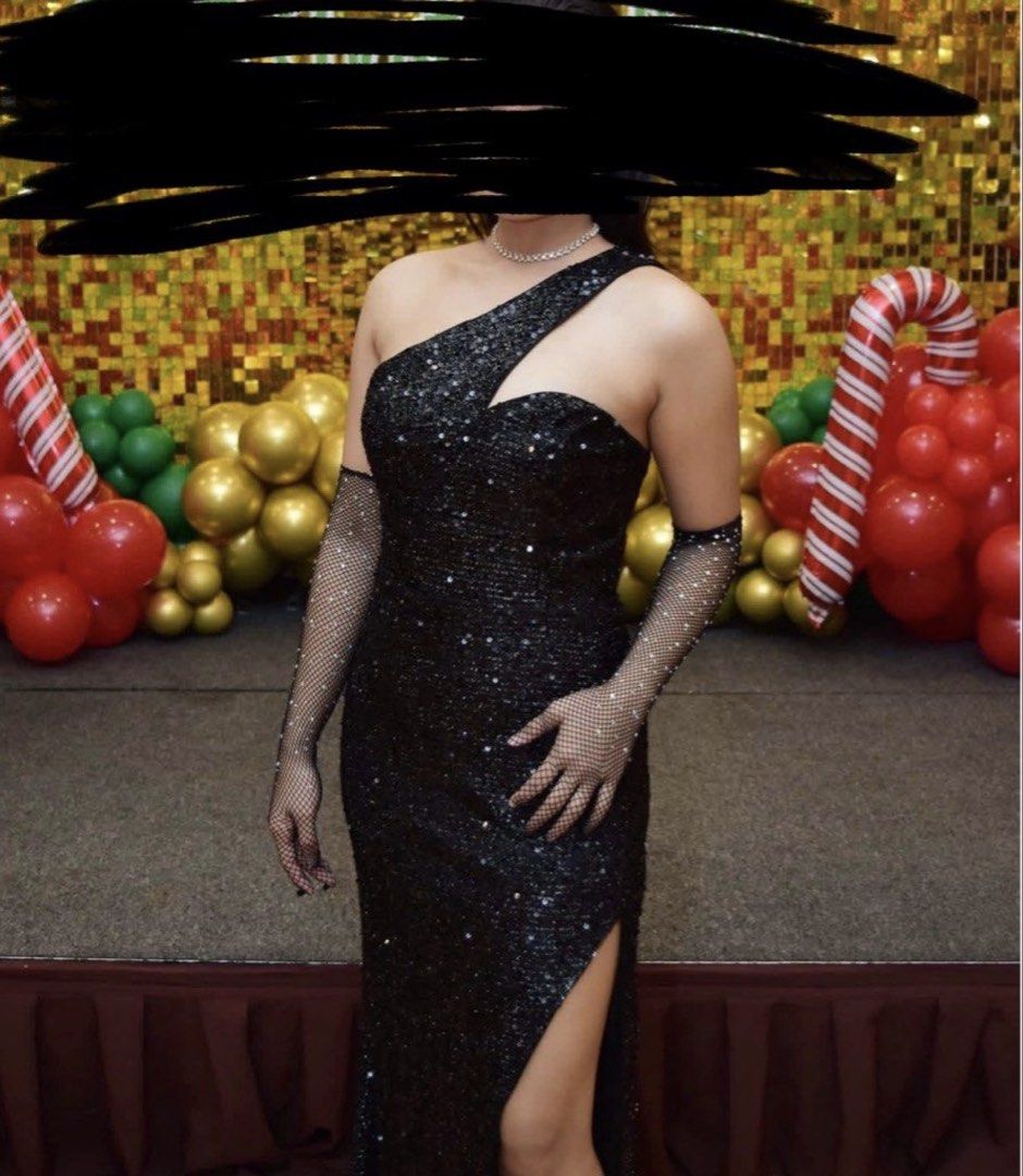 LONG DRESS SEQUINS / EVENING GOWN (Category: Evening dresses & gowns) located in Malabon City. Submitted by chimms1013 (Listing ID 1469788258, Image 2). Description: Used once. Long and body hugging gown. Sequin with slit on the side .