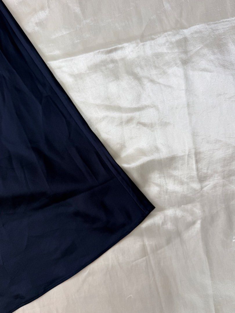 Long navy blue silk skirt (j.crew) (Category: Skirts) located in Bulacan. Submitted by byppishh__ (Listing ID 1469841313, Image 3). Description: J.CREW long navy blue silk skirt Size: Medium Waist: 34-35” Length: 33” Like new Gartered waist HQ na agad for it's brand! US SOURCED — elegant and classy look 🔖490 ONLY for a brand like this 😮‍💨 .