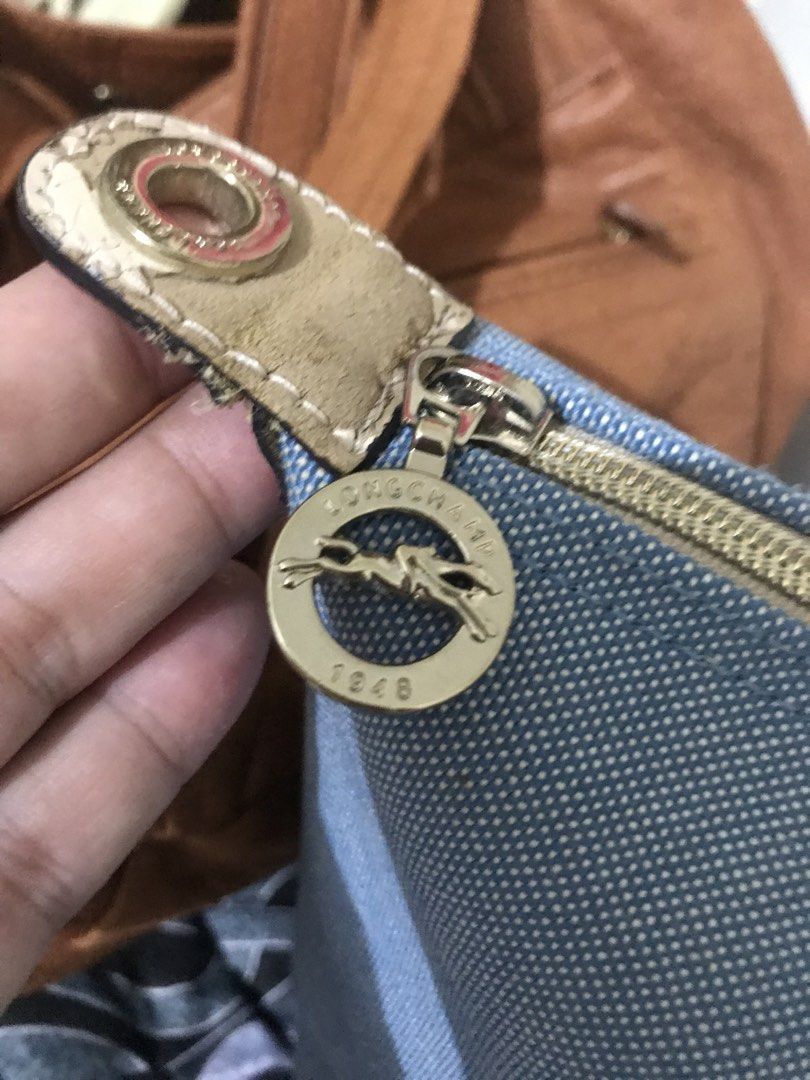 Longchamp (Category: Tote Bags) located in Balete No 2. Submitted by troyesybang (Listing ID 1469891166, Image 3). Description: Medium flaw nia nasira sa sabitan strap wal strap sh Oroginl made France.