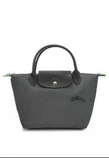 (Category: ) located in . Submitted by ishop2live (Listing ID 1469859161, Image 1). Description: .