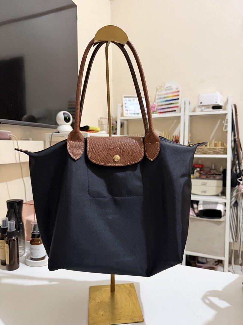 Longchamp Le Pliage in Medium Black (Category: Tote Bags) located in Manila. Submitted by pinkkitkat (Listing ID 1469929528, Image 1). Description: Kate Spade 454 Large Bag in Hot Fudge 🤎 * Well taken care of 😊 * 9.5/10 condition * Located in Tondo, Manila 📍 * Lalamove/Grab ready 🚗 PM for inquiries! 💌.