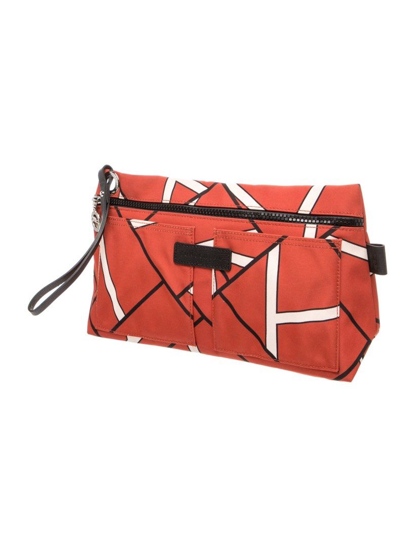 Longchamp Nylon Clutch (Category: Luxury Bags & Wallets) located in Dasmarinas. Submitted by berrylove_preloved (Listing ID 1469855995, Image 3). Description: Used once only bought in japan Can also be used as a bag organizer/ sling bag👜✨ Medium to Large size Free shipping .