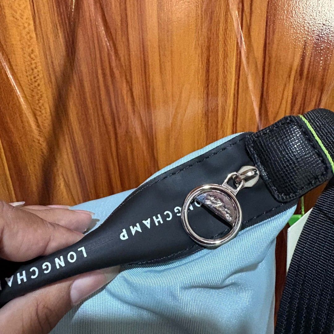 Longchamp sling bag (Category: Cross-body Bags) located in Carmen. Submitted by aquarius.00 (Listing ID 1469897305, Image 2). Description: like new as is.