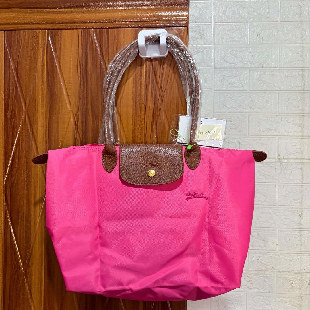 Longchamp tote bag (Category: Tote Bags) located in Carmen. Submitted by aquarius.00 (Listing ID 1469898652, Image 1). Description: as new as is.