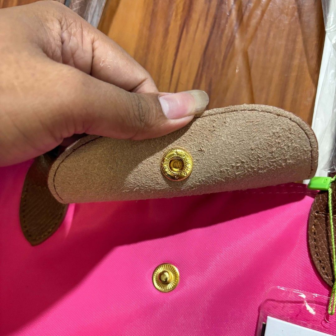 Longchamp tote bag (Category: Tote Bags) located in Carmen. Submitted by aquarius.00 (Listing ID 1469898652, Image 3). Description: as new as is.