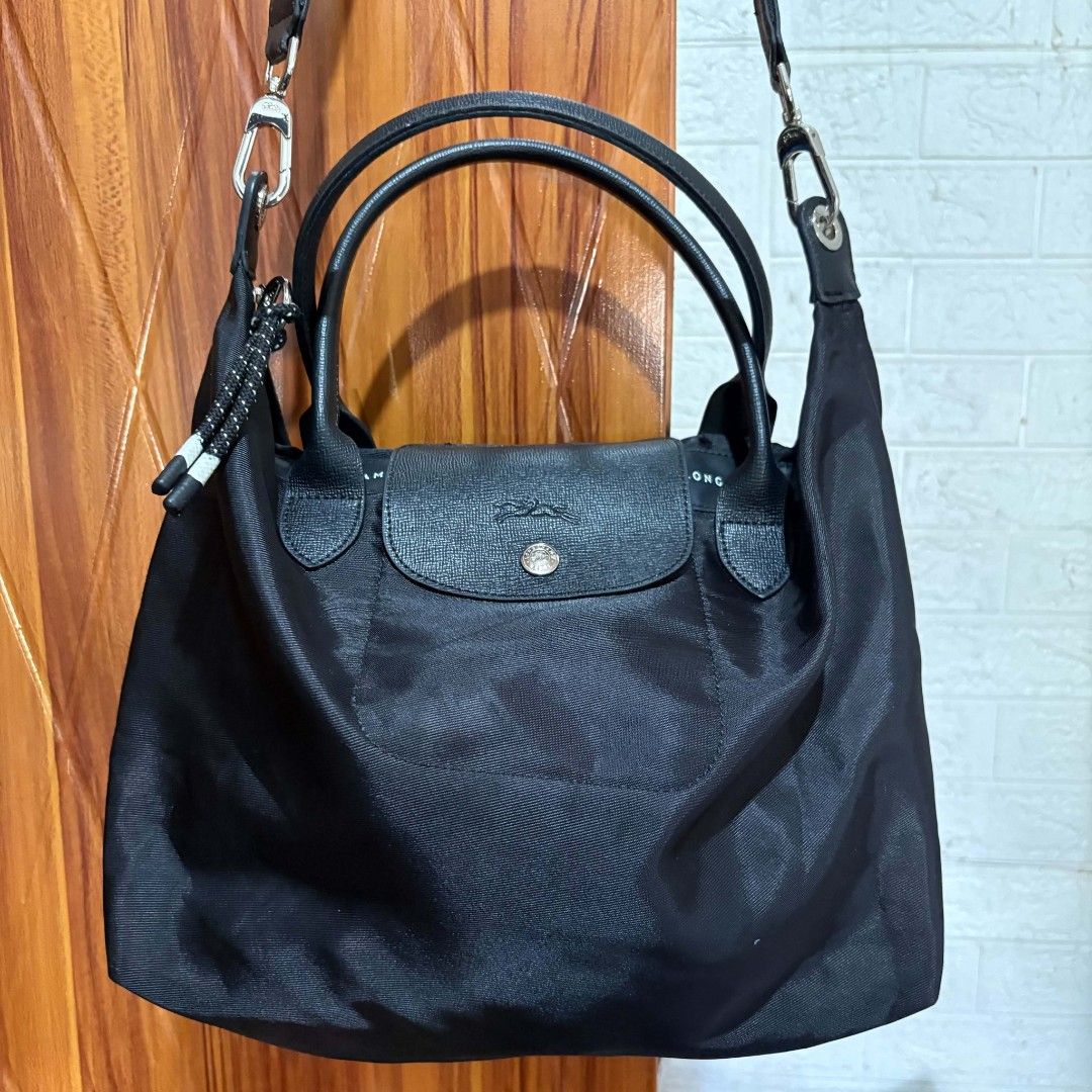 Longchamp two way tote bag (Category: Tote Bags) located in Carmen. Submitted by aquarius.00 (Listing ID 1469897116, Image 2). Description: med-large size no issue.