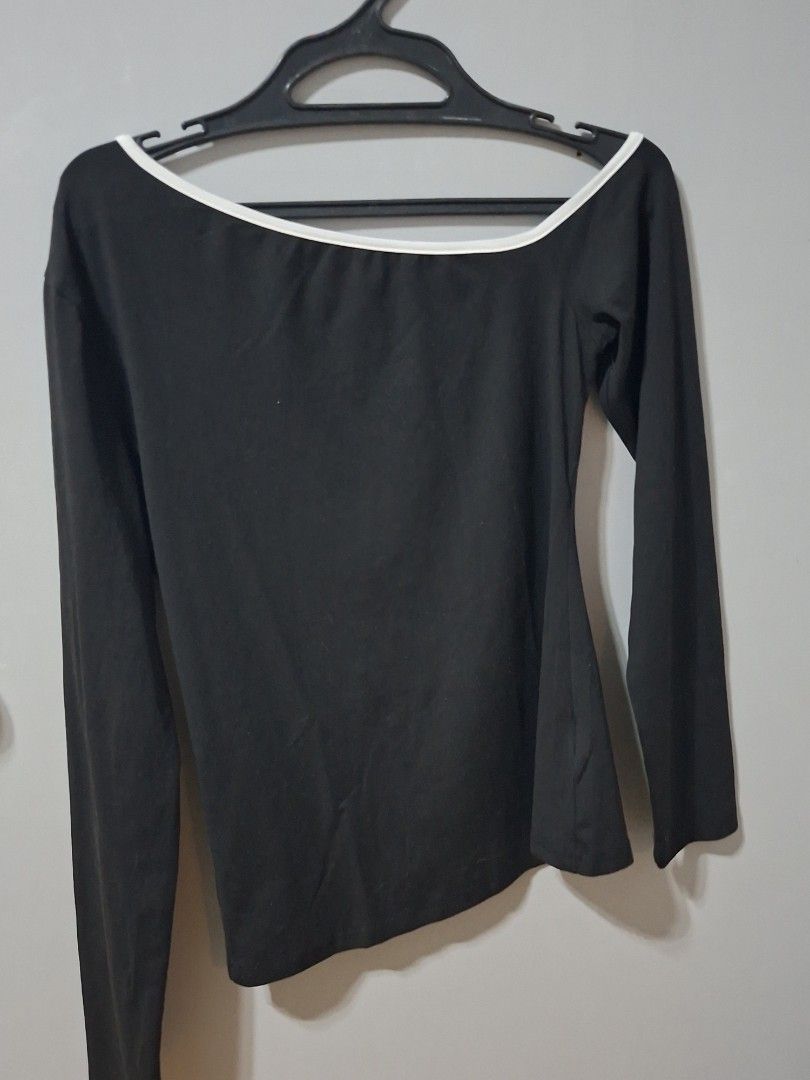 Long-sleeved black/off shoulder (Category: Sleeveless) located in Cainta. Submitted by xxo.prelovedclothess (Listing ID 1469827990, Image 2). Description: ●Selling it since I dont wear it ●Overall goods pa/once lang nagamit.