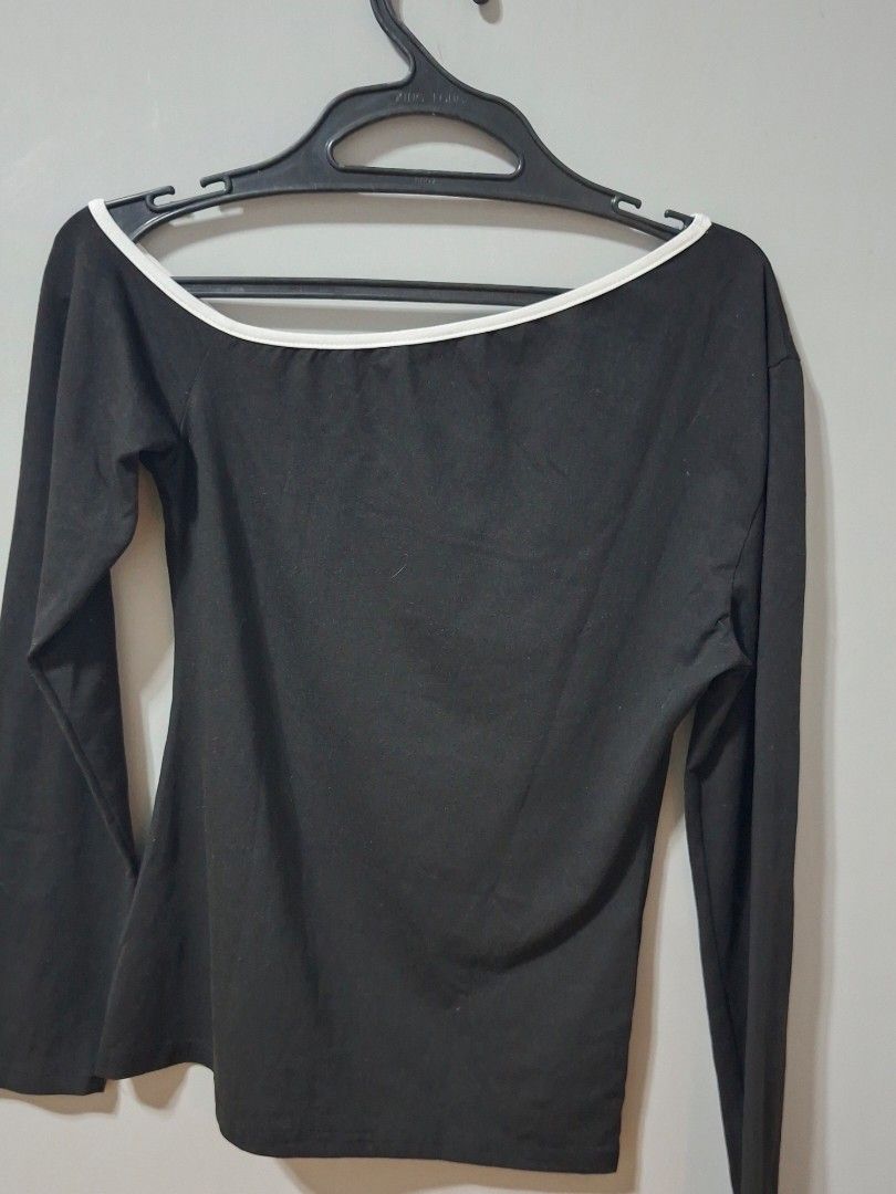 Long-sleeved black/off shoulder (Category: Sleeveless) located in Cainta. Submitted by xxo.prelovedclothess (Listing ID 1469827990, Image 1). Description: ●Selling it since I dont wear it ●Overall goods pa/once lang nagamit.